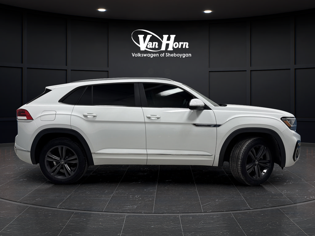 Used 2021 Volkswagen Atlas Cross Sport SE w/ Panoramic Sunroof Package FWD image 2