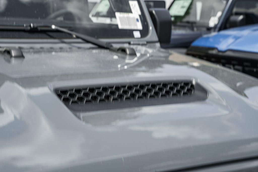 New 2025 Jeep Gladiator Sport AWD/4WD image 11