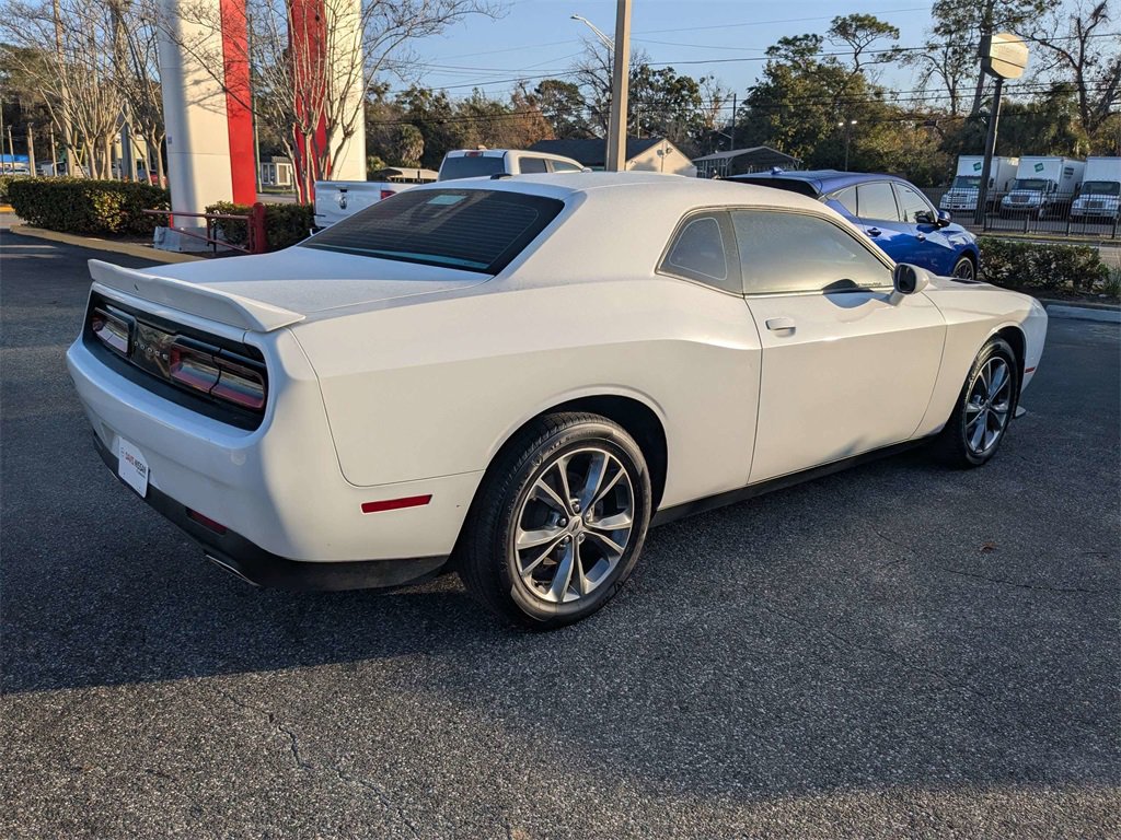 Used 2021 Dodge Challenger SXT image 4