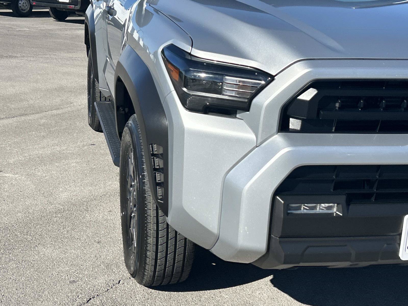 Used 2025 Toyota 4Runner SR5 AWD/4WD image 11