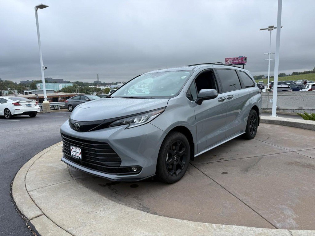 Certified 2026 Toyota Sienna XLE Woodland Edition AWD/4WD image 9