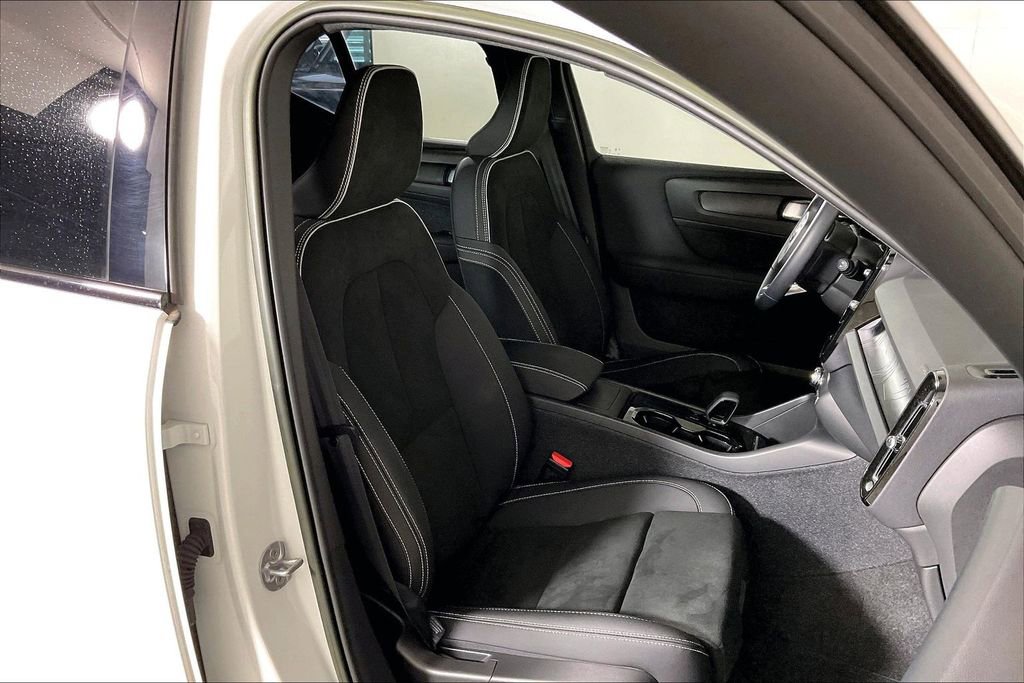 Used 2023 Volvo XC40 Recharge Ultimate w/ Protection Package Premier AWD/4WD image 6