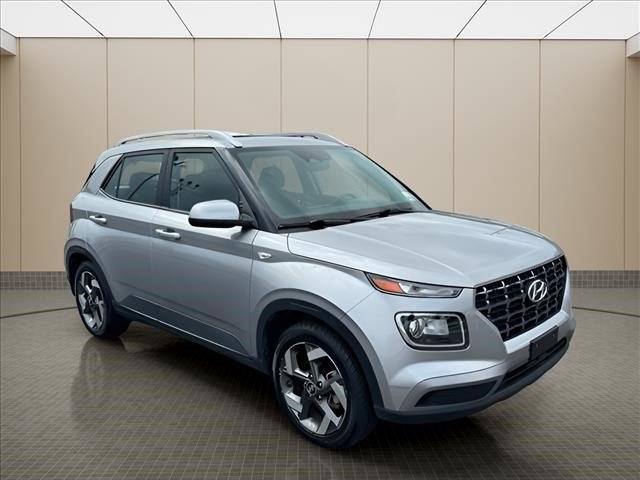 Certified 2024 Hyundai Venue SEL FWD image 2