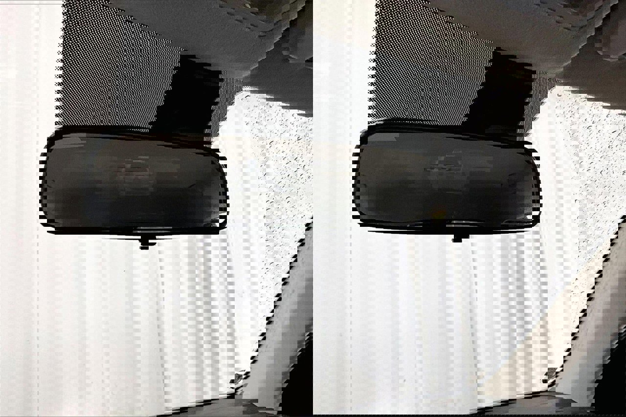 Used 2025 Hyundai Venue Limited image 17