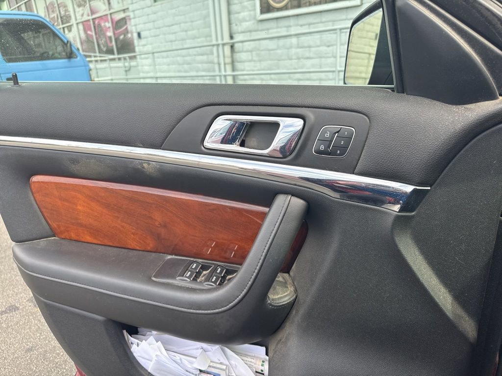 Used 2013 Lincoln MKS AWD image 6