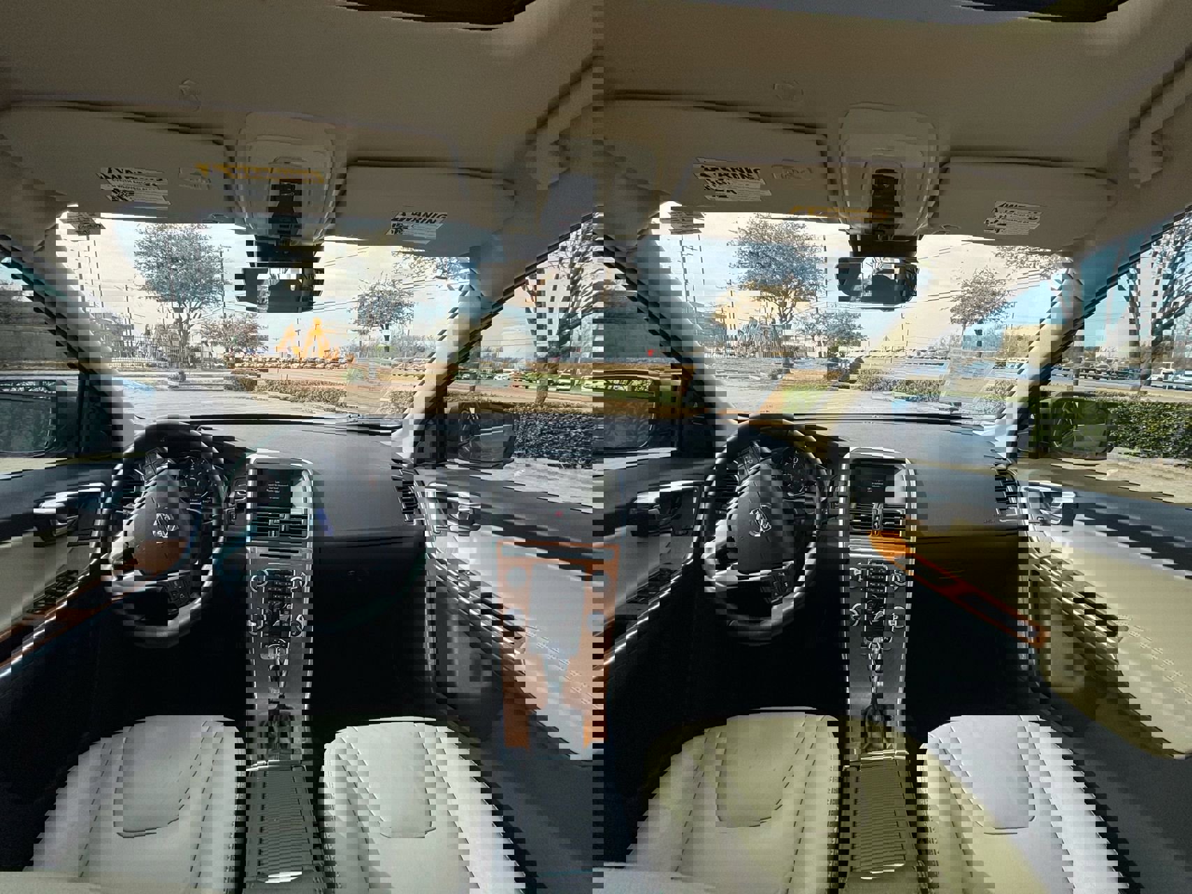 Used 2017 Volvo XC60 T5 Inscription w/ Preferred Option Package image 22