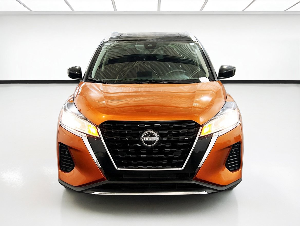 Used 2023 Nissan Kicks SV FWD image 2
