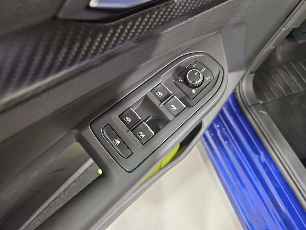 New 2027 Volkswagen Golf R Black Edition AWD/4WD image 11