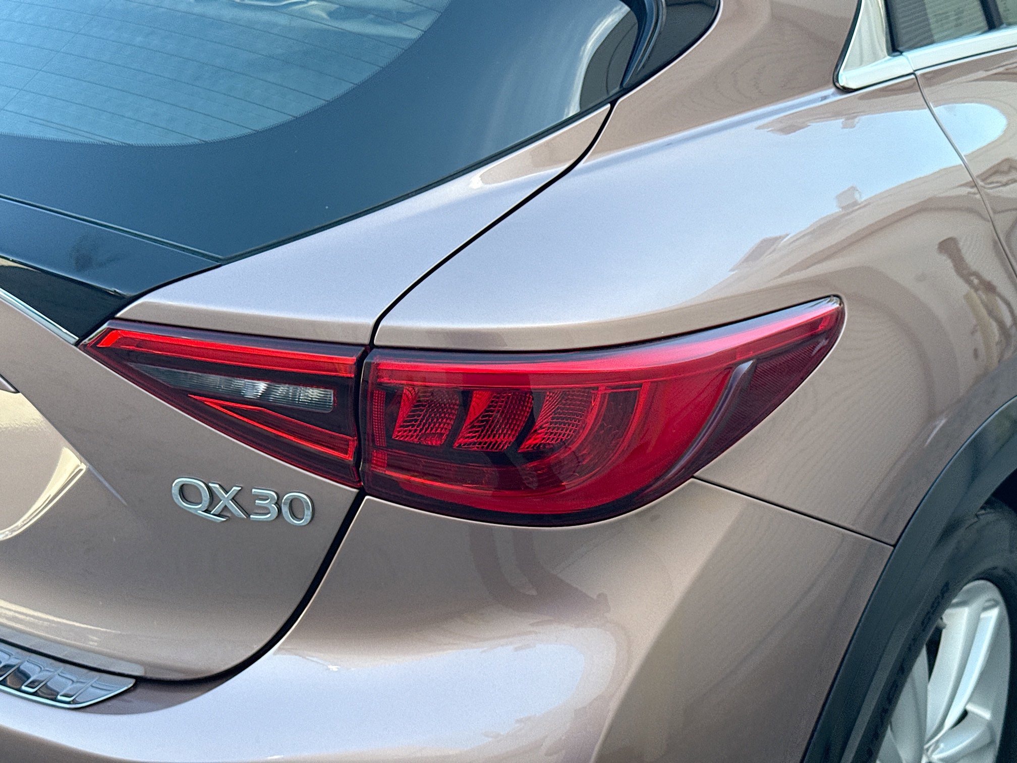 Used 2017 INFINITI QX30 Premium w/ Navigation Package image 27