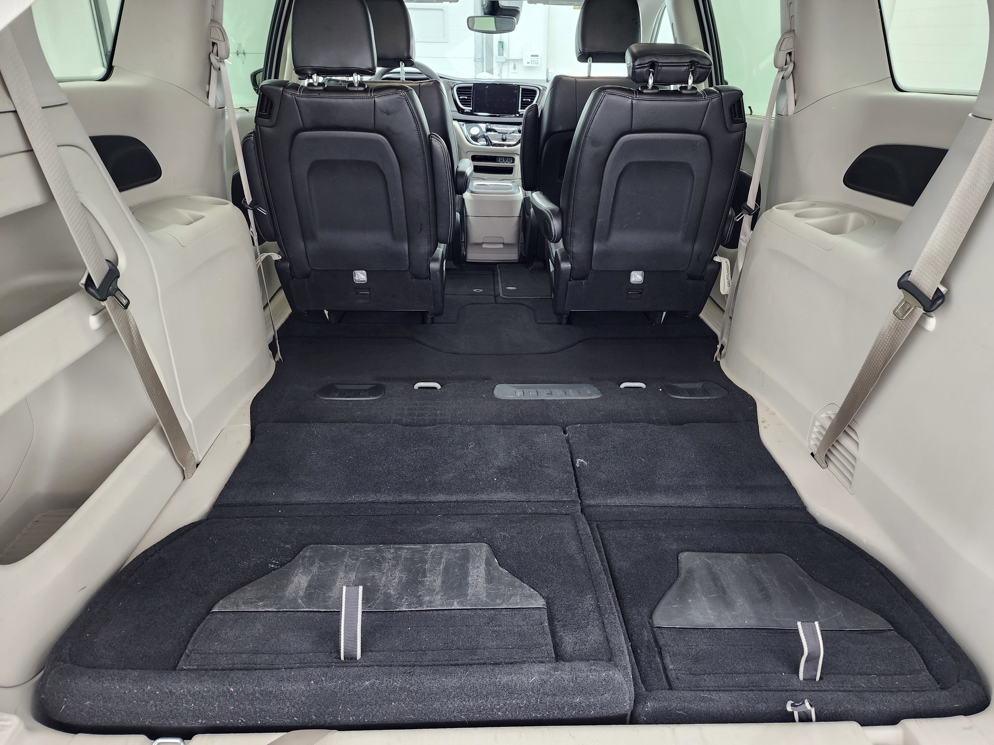 Used 2024 Chrysler Pacifica Touring-L image 30