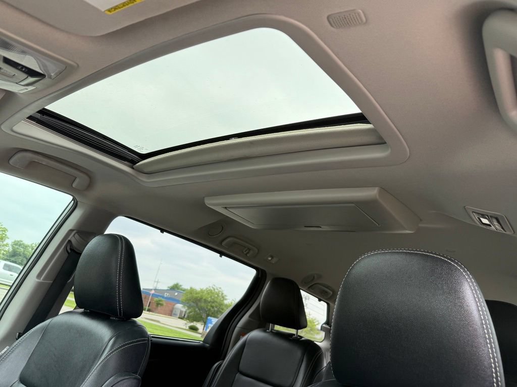 Used 2020 Toyota Sienna SE Premium w/ Nightshade Edition FWD image 12