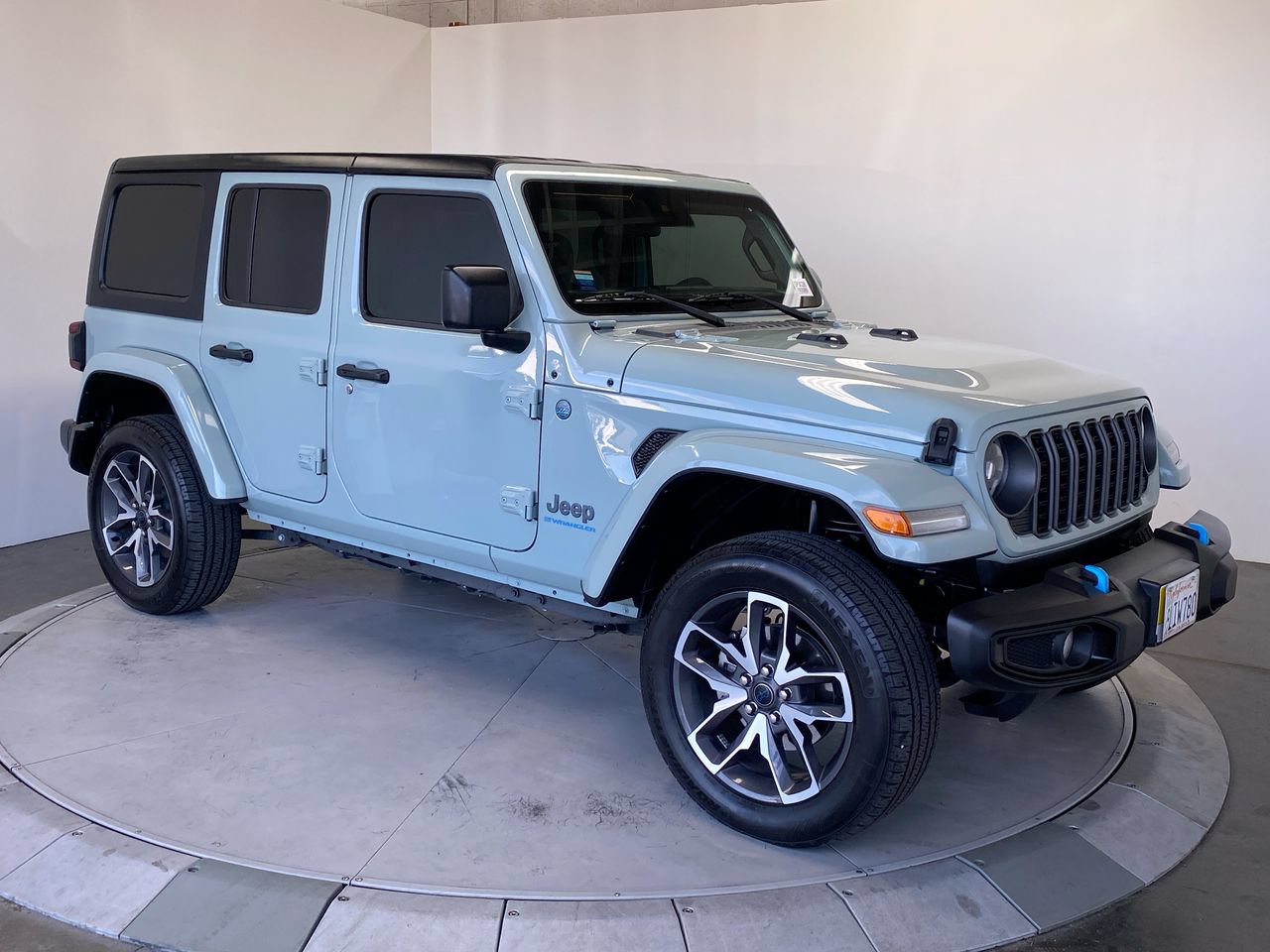 Used 2024 Jeep Wrangler Unlimited w/ Convenience Group AWD/4WD image 7