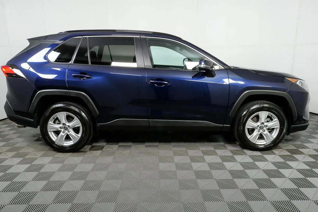 Used 2021 Toyota RAV4 XLE w/ Convenience Package image 2
