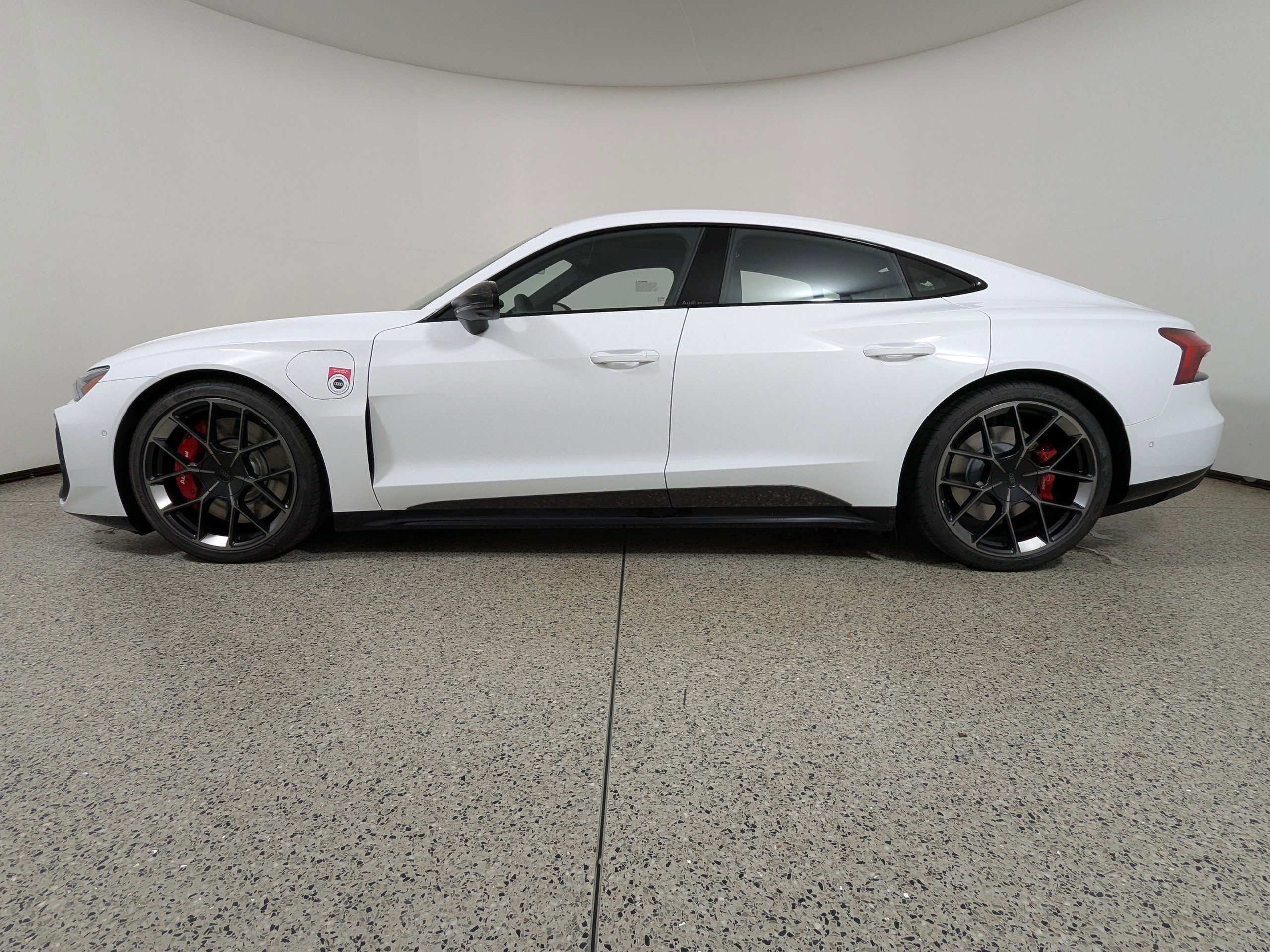 New 2026 Audi RS e-tron GT performance image 4