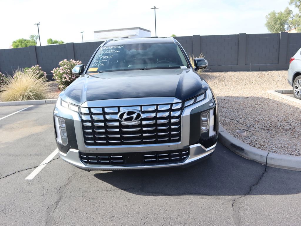 Used 2023 Hyundai Palisade Calligraphy image 2