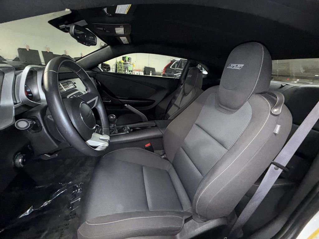 Used 2010 Chevrolet Camaro SS image 2
