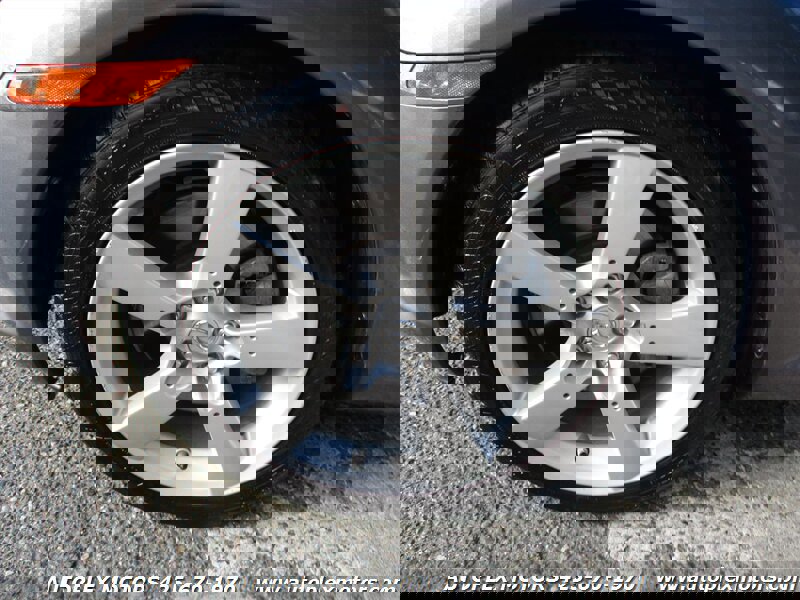 Used 2006 MAZDA RX-8 w/ Touring Pkg image 4