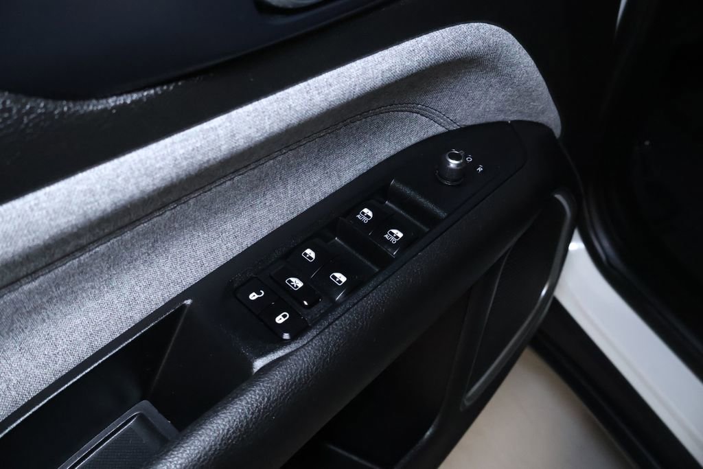 Used 2024 Jeep Compass Latitude image 14