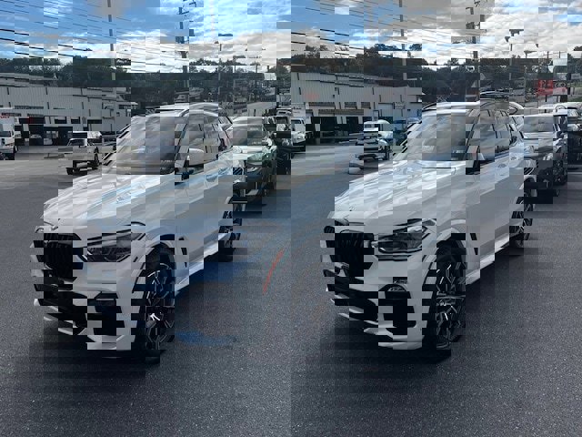 Used 2021 BMW X5 xDrive40i w/ M Sport Package image 3