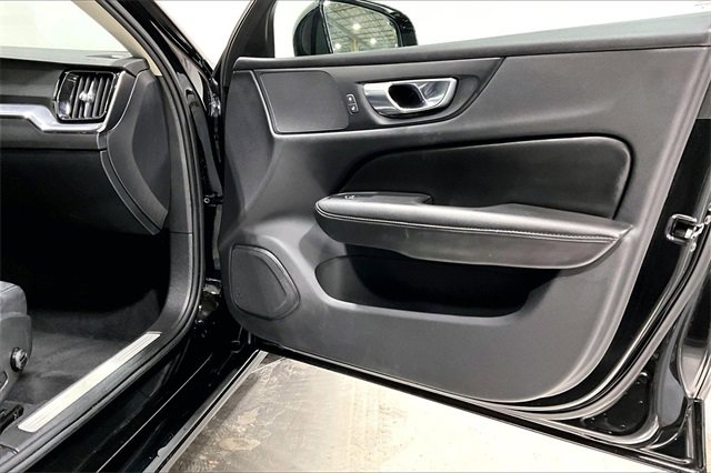 Used 2019 Volvo S60 T5 Momentum w/ Premium Package image 18