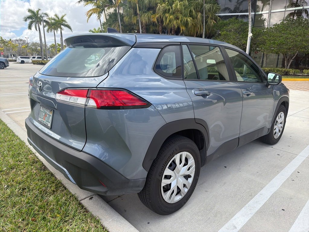 Used 2025 Toyota Corolla Cross L image 8