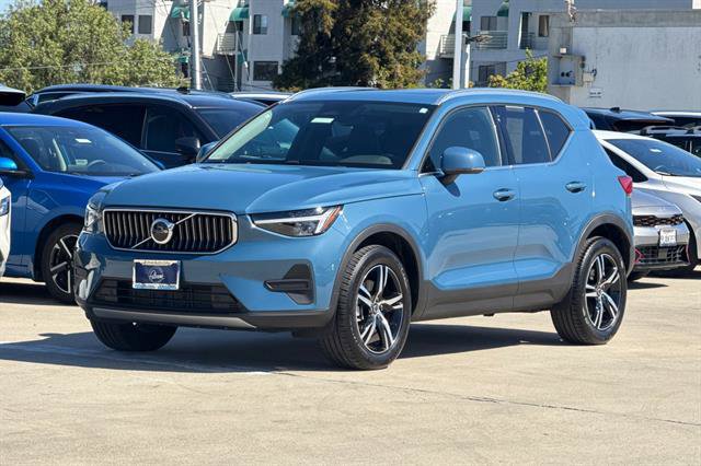 Certified 2025 Volvo XC40 B5 Core AWD/4WD image 7
