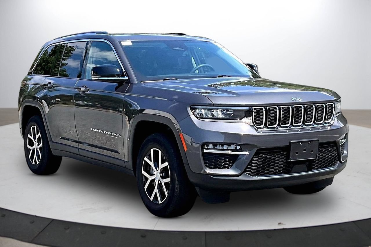 Certified 2023 Jeep Grand Cherokee Limited AWD/4WD image 2