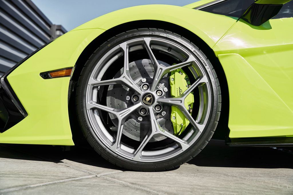 Used 2025 Lamborghini Revuelto AWD/4WD image 3