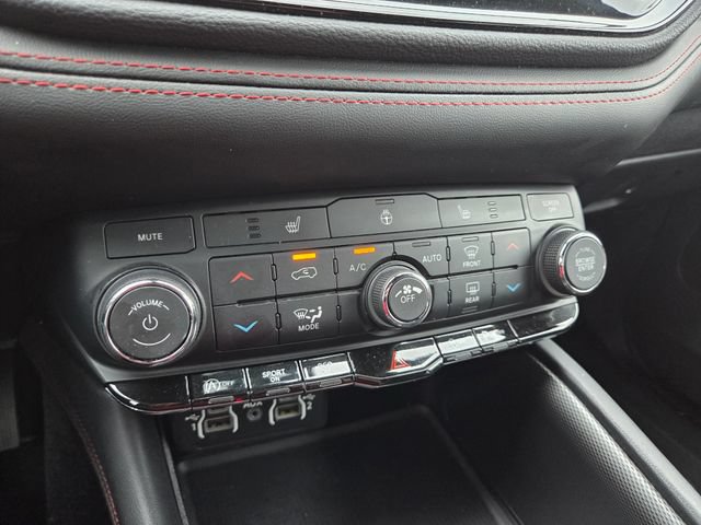 Used 2025 Dodge Durango GT AWD/4WD image 17