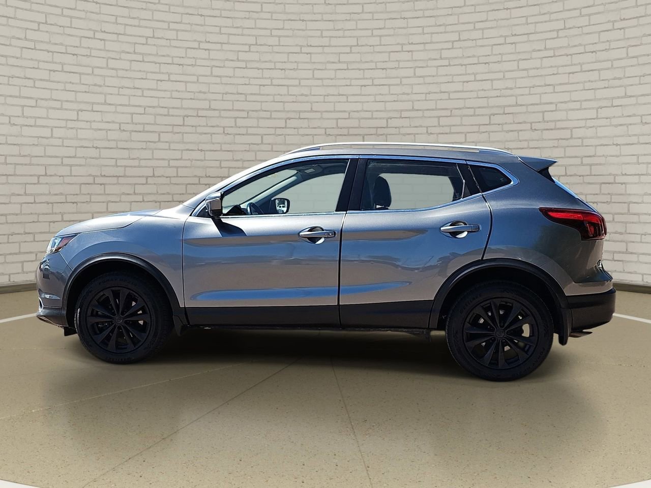Used 2018 Nissan Rogue Sport SV w/ SV Technology Package image 8
