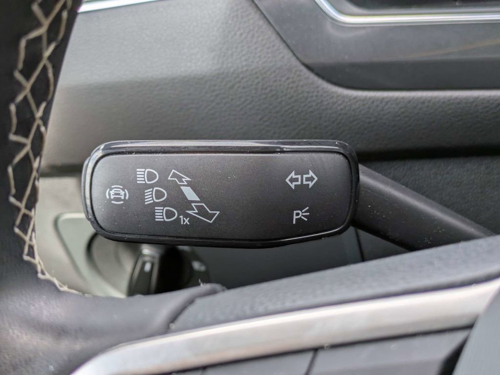 Used 2023 Volkswagen Tiguan SE R-Line image 36