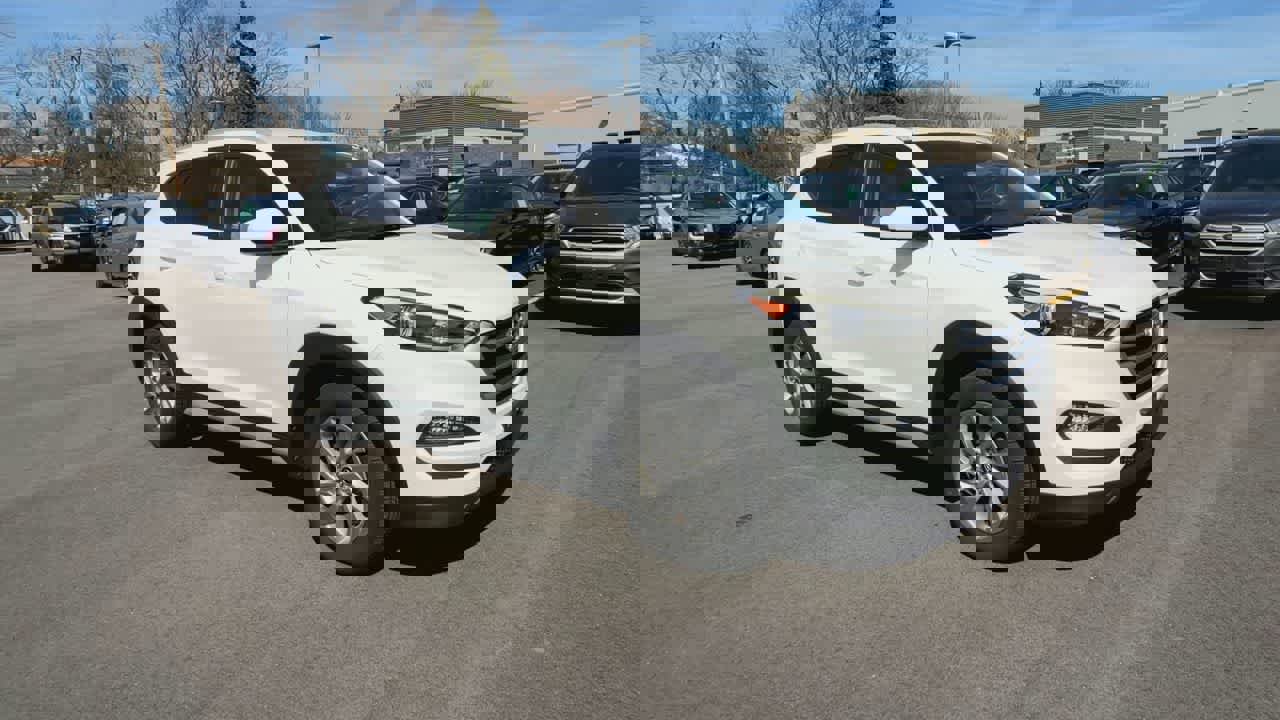 Used 2017 Hyundai Tucson SE AWD/4WD image 2