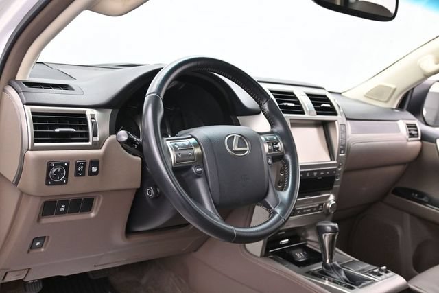 Used 2017 Lexus GX 460 w/ Navigation Package AWD/4WD image 16