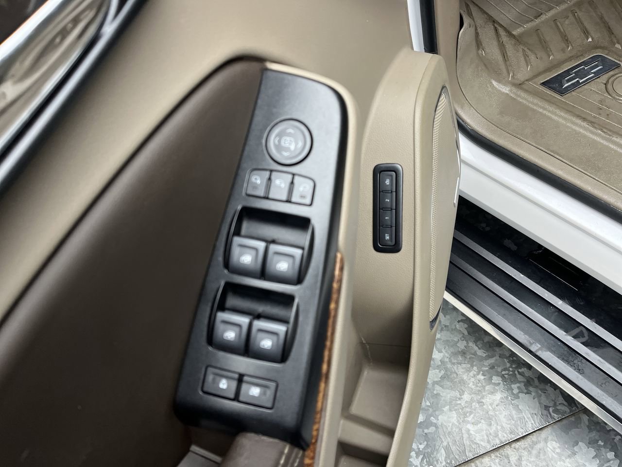 Used 2019 Chevrolet Suburban Premier image 16