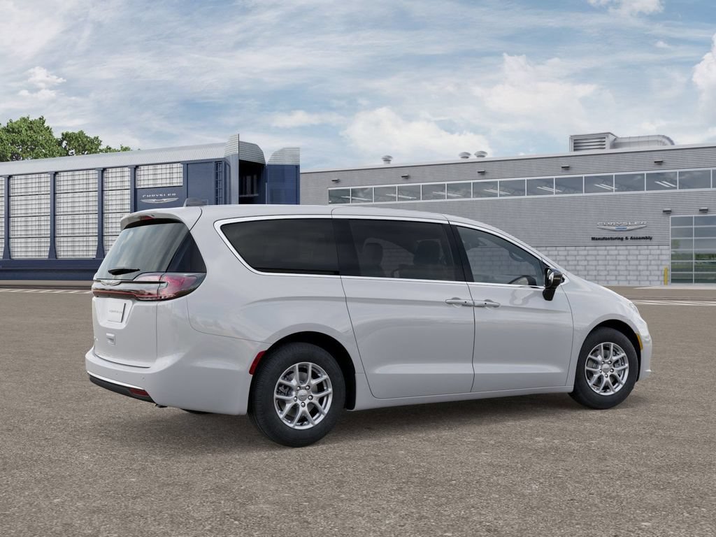 Used 2026 Chrysler Pacifica Select FWD image 4