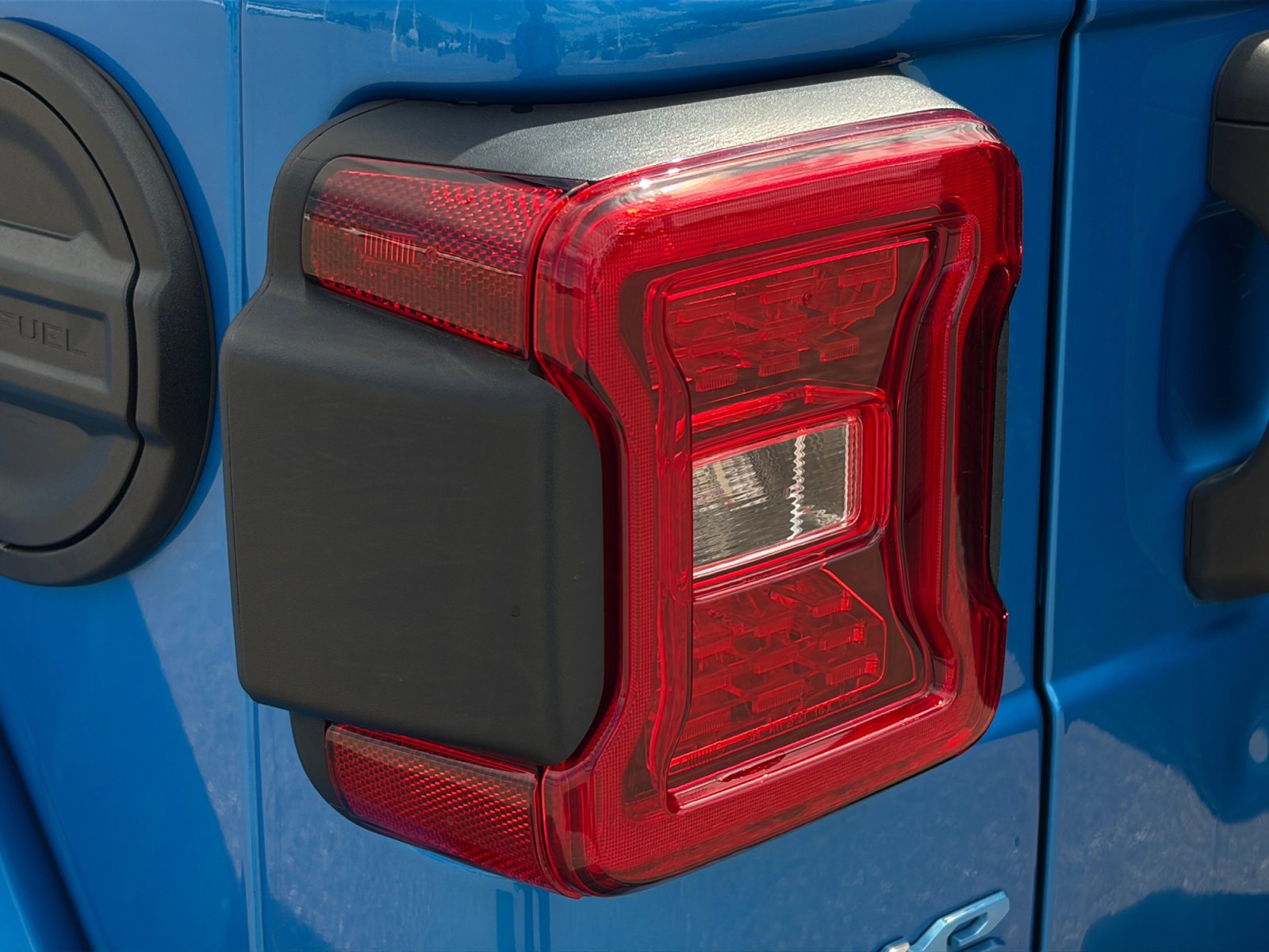 Used 2023 Jeep Wrangler Sahara w/ Cold Weather Group image 13