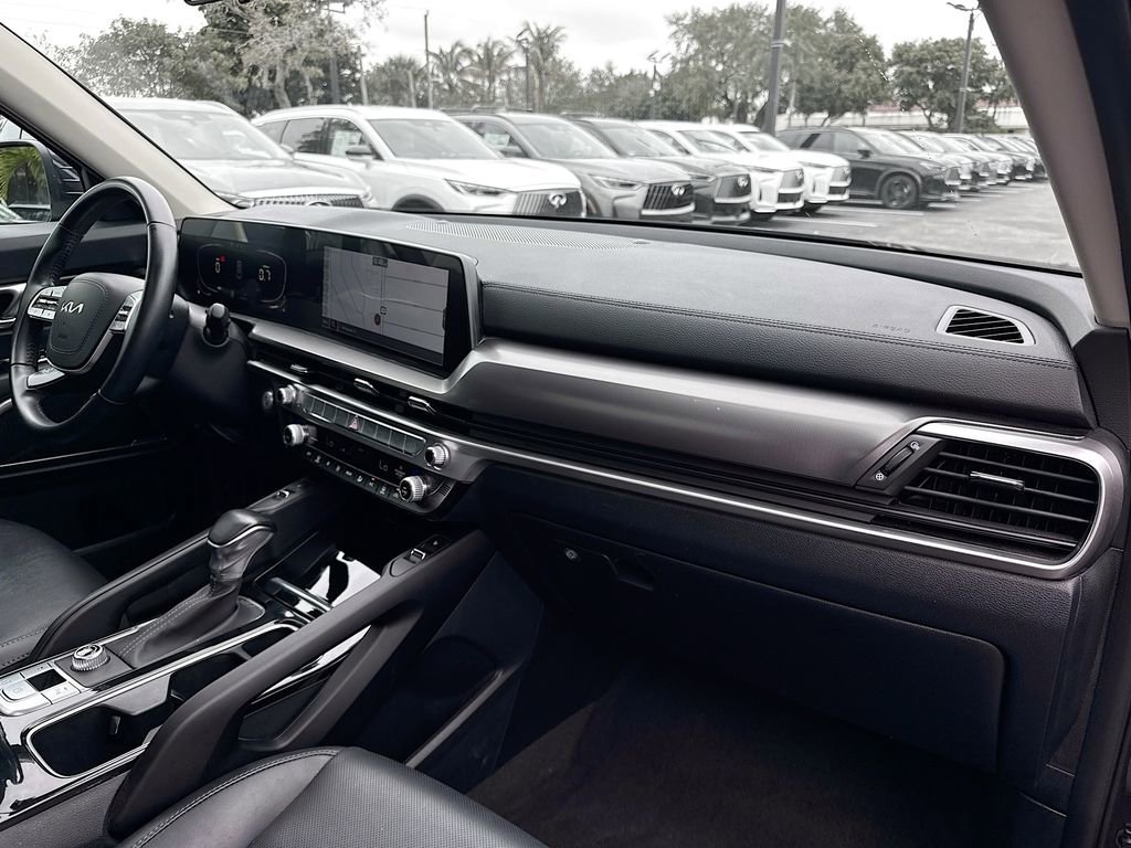 Used 2025 Kia Telluride S FWD image 32