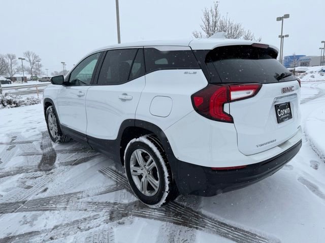 Used 2024 GMC Terrain SLE image 3