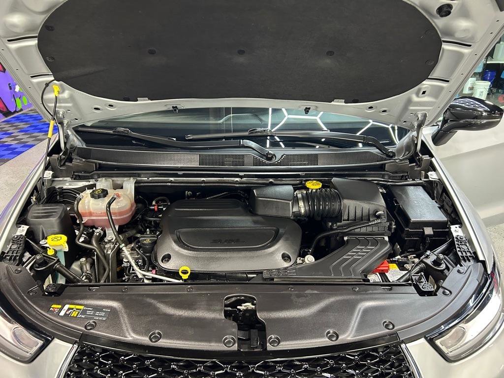 Used 2024 Chrysler Pacifica Touring-L image 10