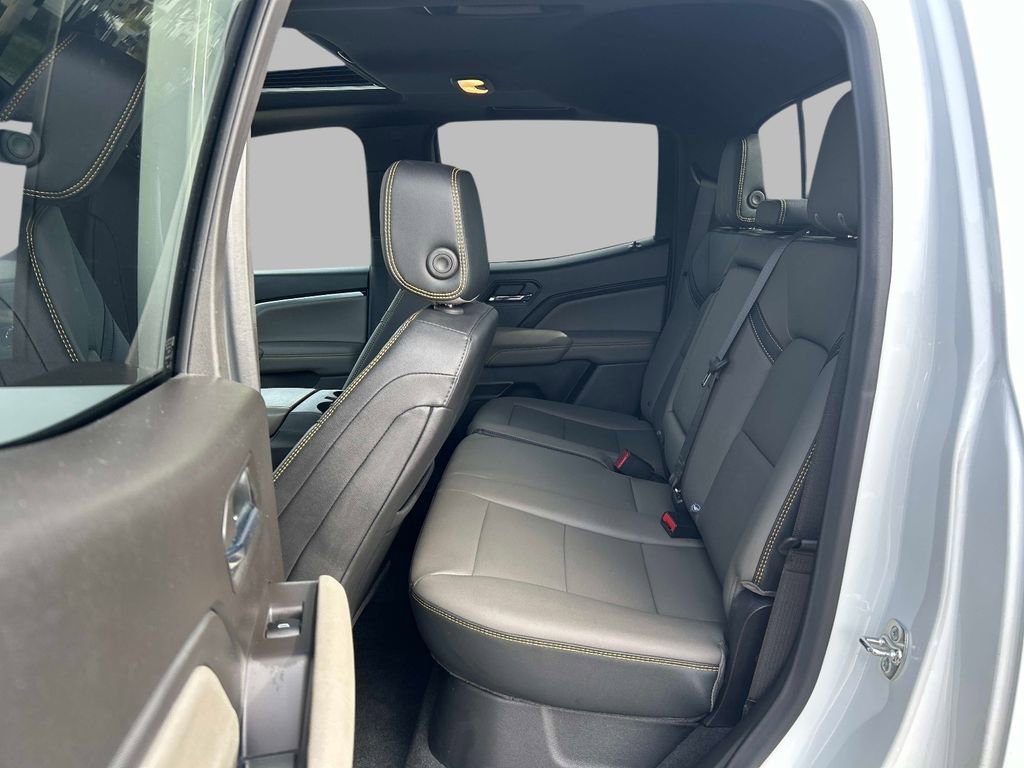 Used 2026 Chevrolet Colorado ZR2 w/ Technology Package AWD/4WD image 11