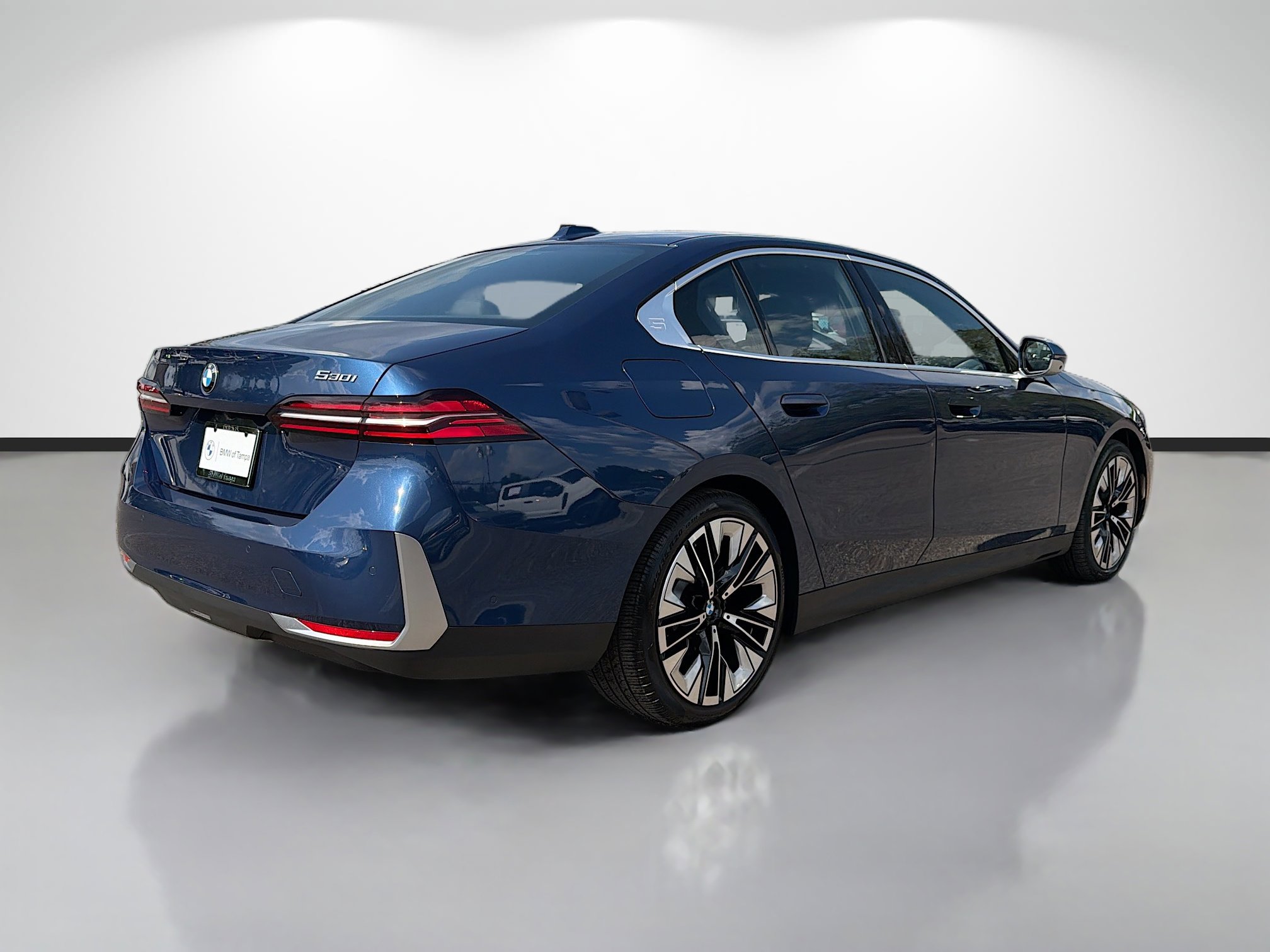 Used 2026 BMW 530i image 3