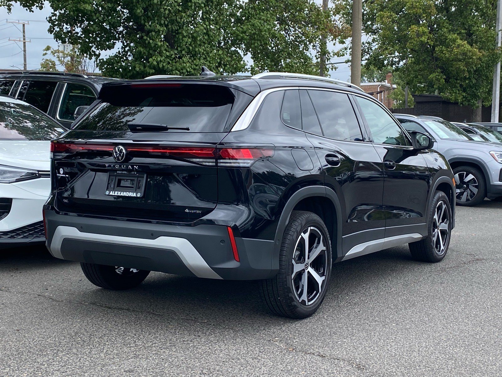 Certified 2026 Volkswagen Tiguan SE AWD/4WD image 3