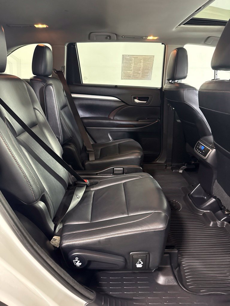 Used 2017 Toyota Highlander XLE AWD/4WD image 17