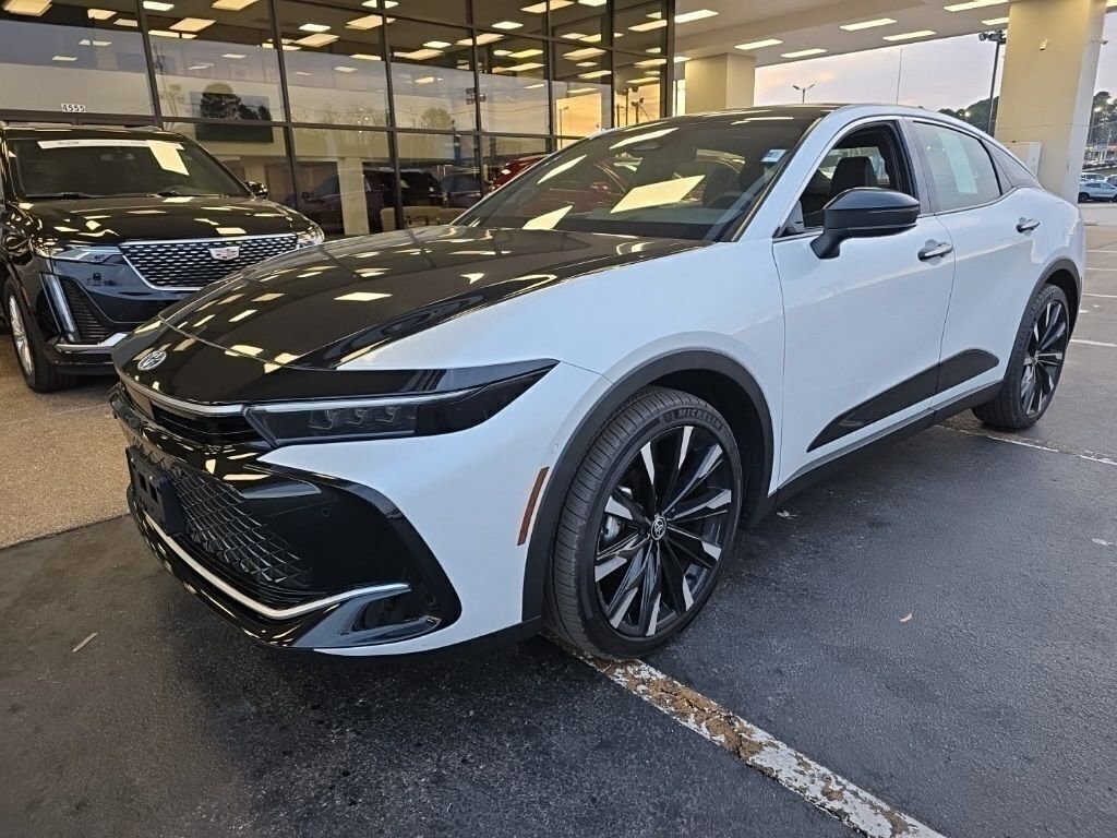 Used 2025 Toyota Crown Platinum image 2