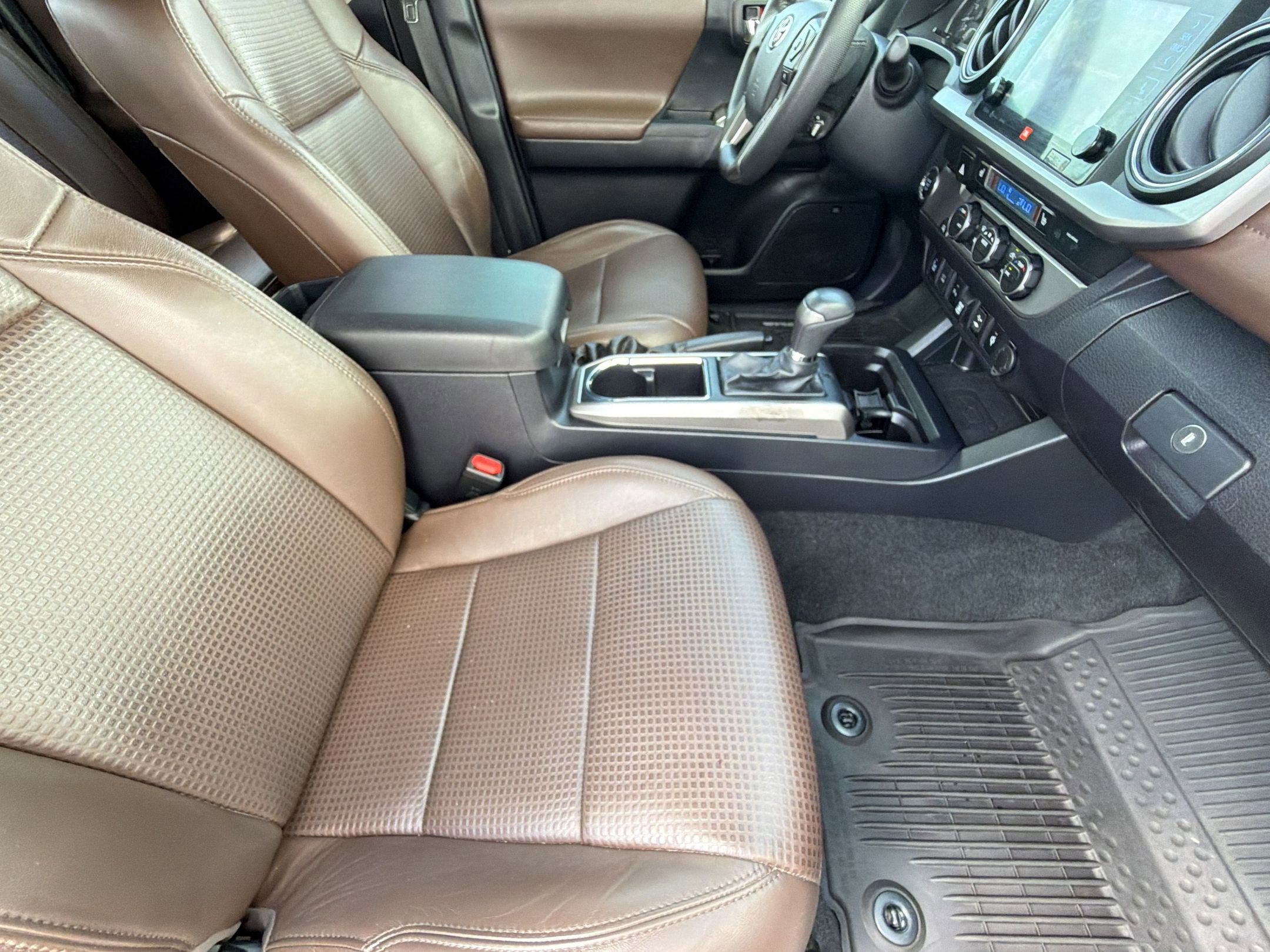 Used 2019 Toyota Tacoma Limited image 34