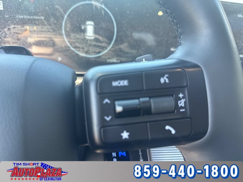 Used 2025 Hyundai Santa Fe Calligraphy AWD/4WD image 17