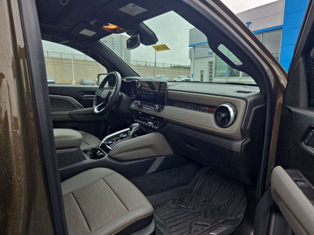 Used 2024 Chevrolet Colorado ZR2 w/ ZR2 Convenience Package III AWD/4WD image 16
