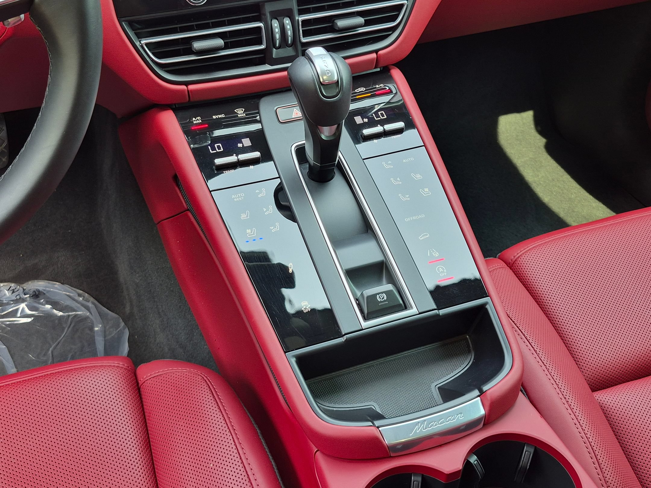 Certified 2025 Porsche Macan S AWD/4WD image 18
