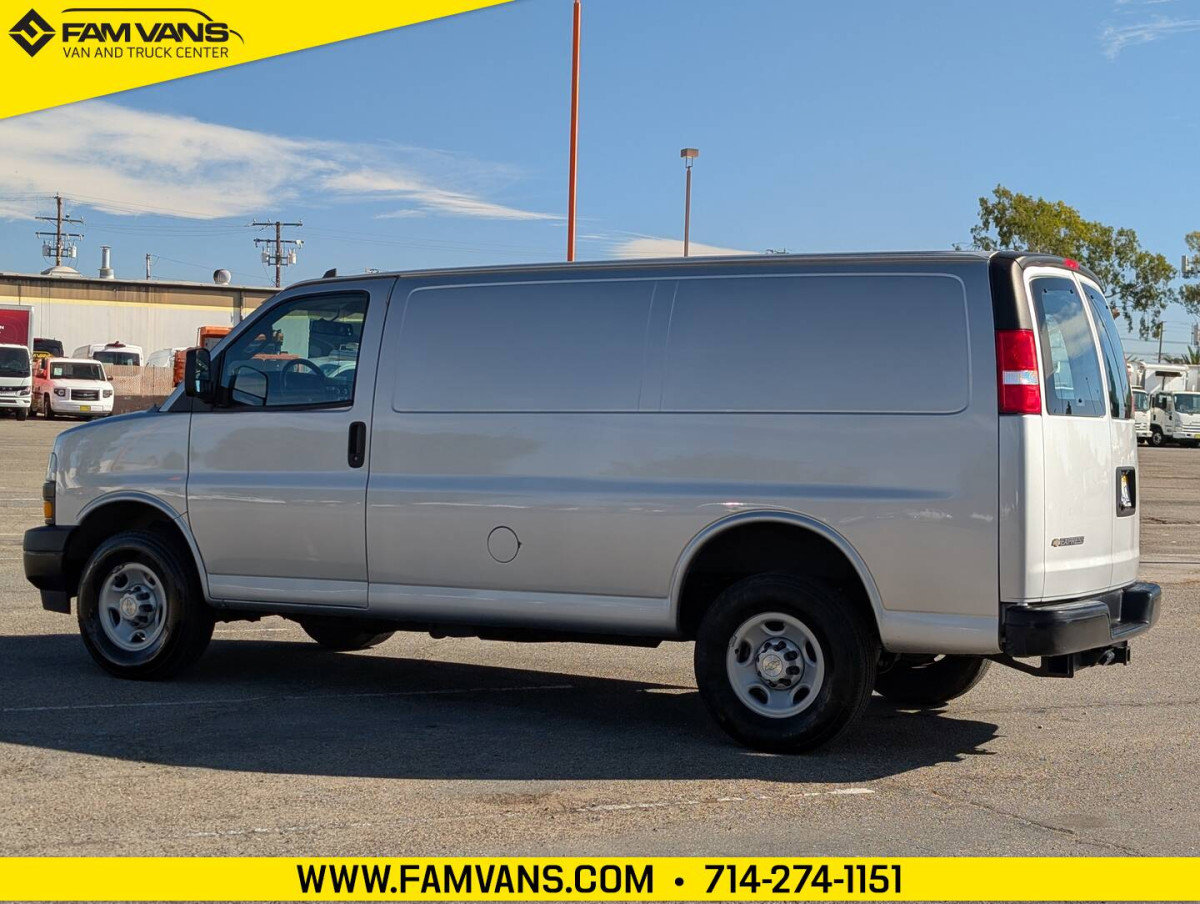 Used 2021 Chevrolet Express 2500 w/ Driver Convenience Package image 5