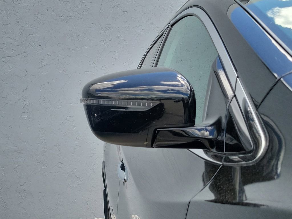 Used 2017 Nissan Murano SV image 3